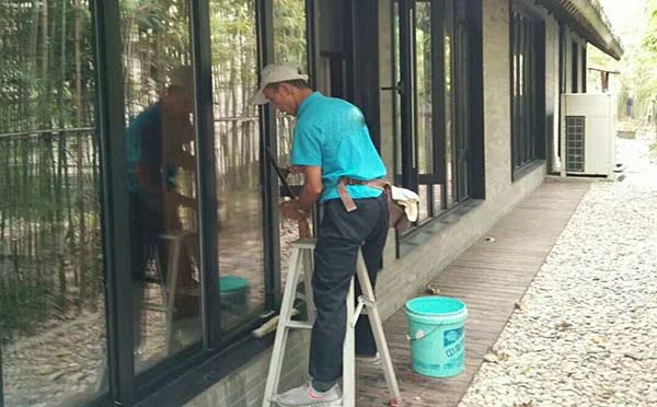 擦玻璃门窗